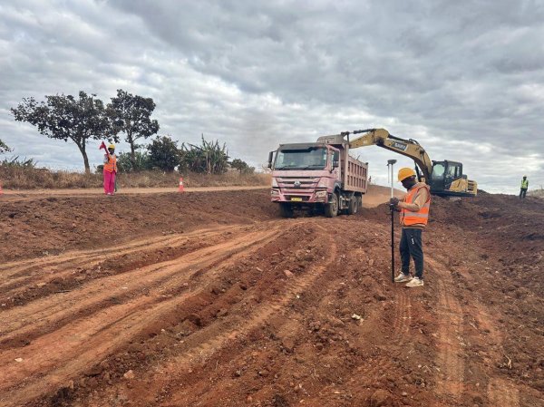 博泰配资 中企承建的马拉维扎恩马公路正式开工​